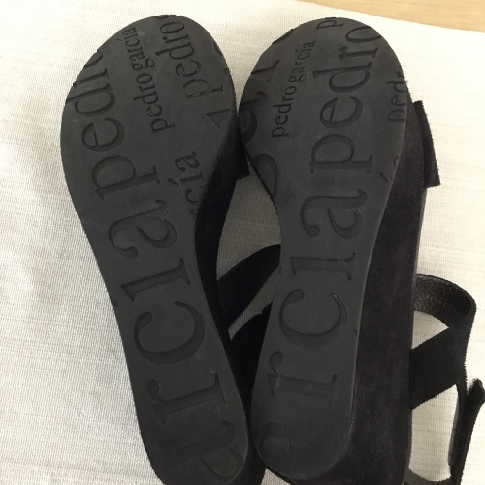 Pedro Garcia Elegant Black Wedge Sandals - Picture 5 of 10
